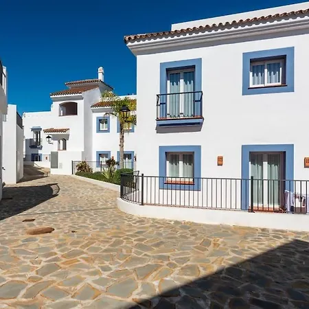 Gated Elegant Penthouse In Paraiso Pueblo إِستيبونا